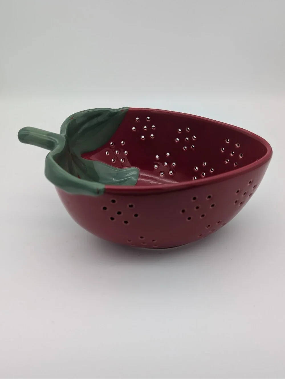 Vintage (2002) Tender Heart Treasures Ceramic Strawberry Colander/Strainer